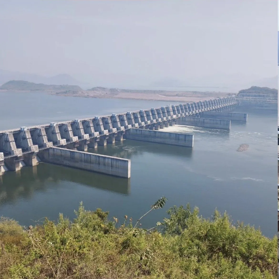 The spillway and its piers